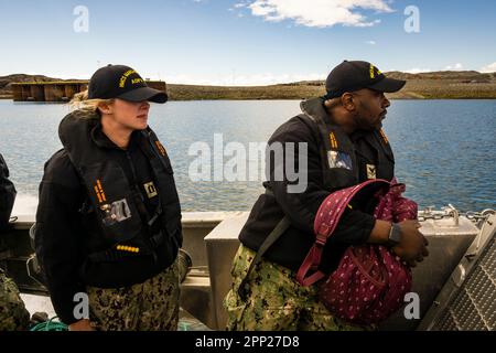 Gruppo medico militare Canada/USA che partecipa all'operazione Nanook 2022 con partenza da HMCS Margaret Brooke a Iqaluit, Isola di Baffin, Nunavut. Foto Stock