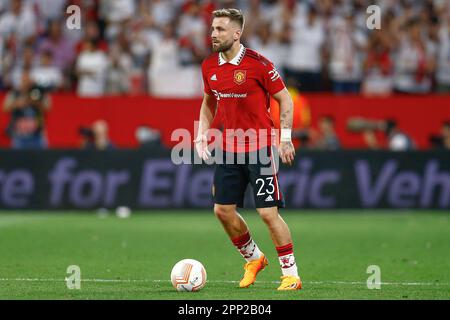 Luke Shaw del Manchester United durante la partita della UEFA Europa League, quarti di finale, seconda tappa, tra il Sevilla FC e il Manchester United ha giocato al Ramon Sanchez Pizjuan Stadium il 20 aprile 2023 a Siviglia, Spagna. (Foto di Antonio Pozo / PRESSIN) Foto Stock