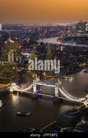 12 febbraio 2023 Londra, Regno Unito - London Tower Bridge al tramonto Foto Stock