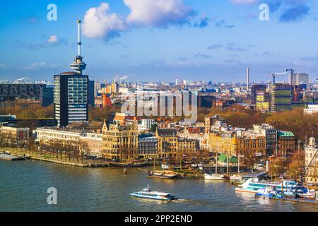 Rotterdam, Paesi Bassi paesaggio urbano sul fiume Nieuwe Maas. Foto Stock