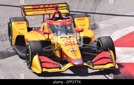 Long Beach, CA - 15 aprile 2023: Il pilota IndyCar Romain Grosjean gareggia nel Gran Premio di Long Beach nella Honda DHL n° 28 di Andretti Autosport. Foto Stock