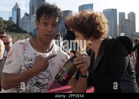 Katie Noonan e Logan Courtman al 2010° Australian Recording Industry Association 'ariaa' Awards tenutosi presso la Sydney Opera House Sydney - Australia - 07.11.10 Foto Stock