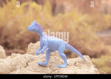 immagine infrarossa dei giocattoli del dinosauro la collina asciutta dell'altopiano Foto Stock