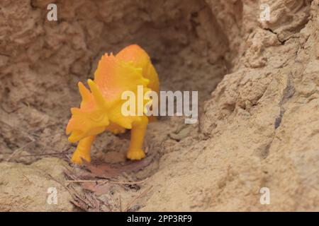 immagine infrarossa dei giocattoli del dinosauro la collina asciutta dell'altopiano Foto Stock