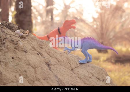 immagine infrarossa dei giocattoli del dinosauro la collina asciutta dell'altopiano Foto Stock