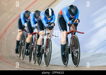 Ontario, Canada. 21st Apr 2023. Foto di Alex Whitehead/SWpix.com - 21/04/2023 - Ciclismo - Tissot UCI Track Nations Cup, Round 3: Milton - Mattamy National Cycling Centre, Ontario, Canada - Team delle Donne Pursuit First Round - Canada's Erin J Attwell, Maggie Coles-Lyster, Sarah van Dam, Ariane Bonhomme Credit: SWpix/Alamy Live News Foto Stock