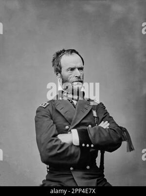 Il generale William Tecumseh Sherman, che si siede a poppa indossando una fascia da braccio nera in lutto in un ritratto formale dopo l’assassinio del presidente Lincoln. Foto Stock