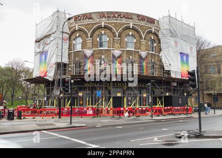 Impalcatura eretta intorno all'esterno dell'iconico pub LBGTQ The Royal Vauxhall Tavern a Lambeth, Londra, SE1, Inghilterra, Regno Unito Foto Stock