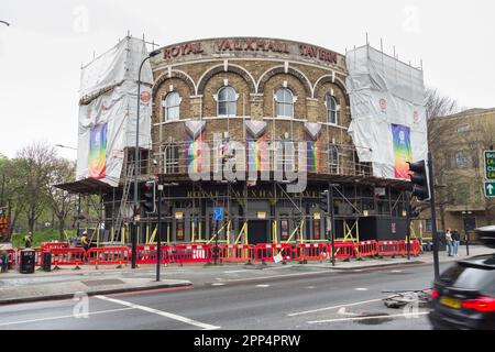 Impalcatura eretta intorno all'esterno dell'iconico pub LBGTQ The Royal Vauxhall Tavern a Lambeth, Londra, SE1, Inghilterra, Regno Unito Foto Stock