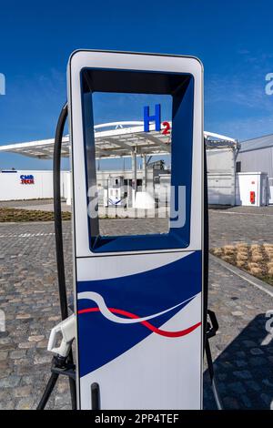 Stazione di rifornimento di idrogeno ad Anversa, per auto e camion, H2 lettering, stazione di ricarica rapida da 350 KW per e-cars, Belgio Foto Stock