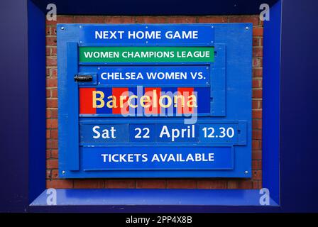 Un cartello mostra i biglietti disponibili prima della partita di prima tappa della UEFA Women's Champions League a Stamford Bridge, Londra. Data immagine: Sabato 22 aprile 2023. Foto Stock