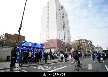 Merce in vendita prima della partita di prima tappa della UEFA Women's Champions League a Stamford Bridge, Londra. Data immagine: Sabato 22 aprile 2023. Foto Stock