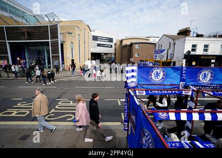 Merce in vendita prima della partita di prima tappa della UEFA Women's Champions League a Stamford Bridge, Londra. Data immagine: Sabato 22 aprile 2023. Foto Stock