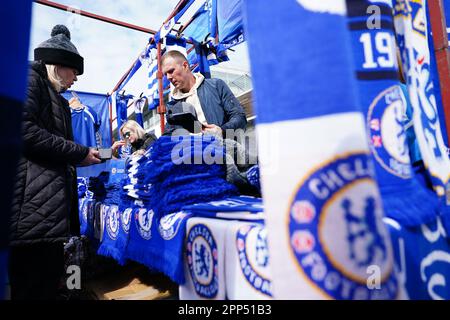 Merce in vendita prima della partita di prima tappa della UEFA Women's Champions League a Stamford Bridge, Londra. Data immagine: Sabato 22 aprile 2023. Foto Stock