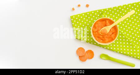 Copia spazio puree carota bambino Foto Stock