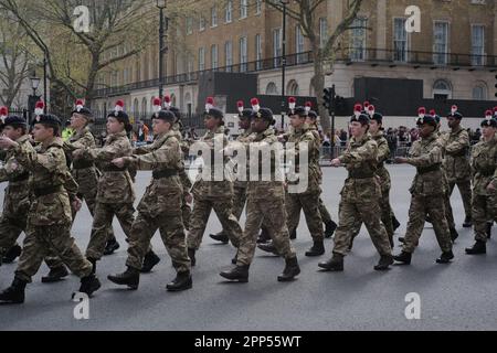 Londra, Regno Unito. 22nd Apr, 2023. Il giorno di San Giorgio fu segnato con una parata militare da cadetti dell'esercito britannico, della marina e dell'aeronautica a Whitehall, Londra. Credit: Aubrey Fagon/Alamy Live News Foto Stock