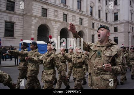 Londra, Regno Unito. 22nd Apr, 2023. Il giorno di San Giorgio fu segnato con una parata militare da cadetti dell'esercito britannico, della marina e dell'aeronautica a Whitehall, Londra. Credit: Aubrey Fagon/Alamy Live News Foto Stock