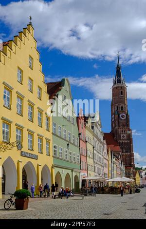 Centro storico con la chiesa parrocchiale di San Martin, Landshut, bassa Baviera, Baviera, Germania Foto Stock