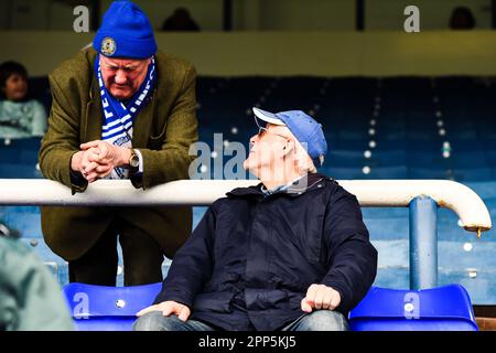 Peterborough, Regno Unito. 22nd aprile 2023Peterborough i tifosi prima della partita della Sky Bet League 1 tra Peterborough e Ipswich Town a London Road, Peterborough sabato 22nd aprile 2023. (Foto: Kevin Hodgson | NOTIZIE MI) Credit: NOTIZIE MI & Sport /Alamy Live News Foto Stock