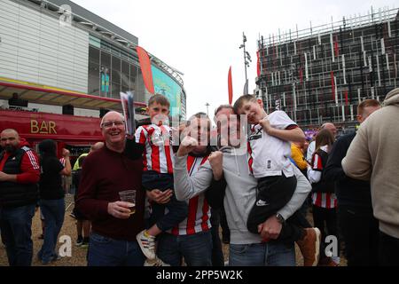 Londra, Regno Unito. 22nd Apr, 2023. I fan di Sheffield United a Wembley durante la partita della fa Cup al Wembley Stadium, Londra. Il credito dell'immagine dovrebbe essere: Paul Thomas /Sportimage accreditamento: Sportimage Ltd/Alamy Live News Foto Stock