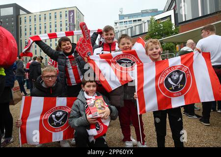 Londra, Regno Unito. 22nd Apr, 2023. I fan di Sheffield United a Wembley durante la partita della fa Cup al Wembley Stadium, Londra. Il credito dell'immagine dovrebbe essere: Paul Thomas/Sportimage Credit: Sportimage Ltd/Alamy Live News Foto Stock