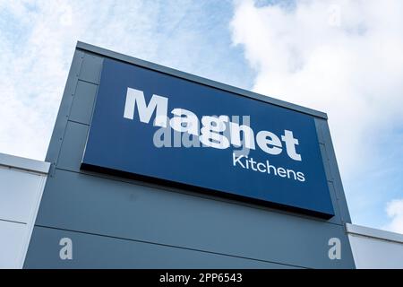 Primo piano di Magnet Kitchens negozio segno UK Foto Stock