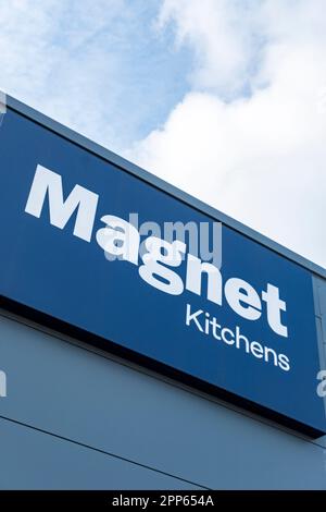 Primo piano di Magnet Kitchens negozio segno UK Foto Stock