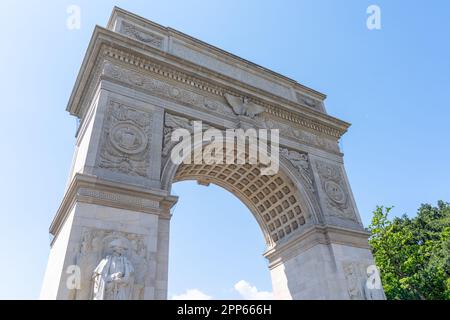 Vista dello skyline di Manhattan dal fiume Hudson, New York, Stati Uniti, 19 agosto 2022. Foto Stock