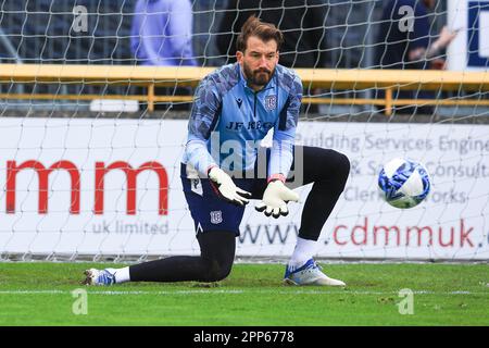 22nd aprile 2023; Caledonian Stadium, Inverness, Inverness-shire, Scozia: Scottish Championship Football, Inverness Caledonian Thistle contro Dundee; il portiere di Dundee Adam Legzdins durante il riscaldamento prima della partita Foto Stock