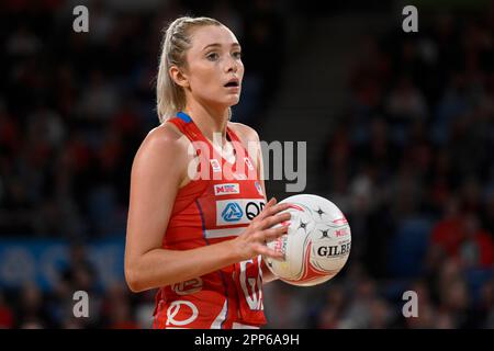 22nd aprile 2023; Ken Rosewall Arena, Sydney, NSW, Australia: Suncorp Super Netball , New South Wales Swifts contro Melbourne Vixens; Helen Housby dei NSW Swifts Foto Stock