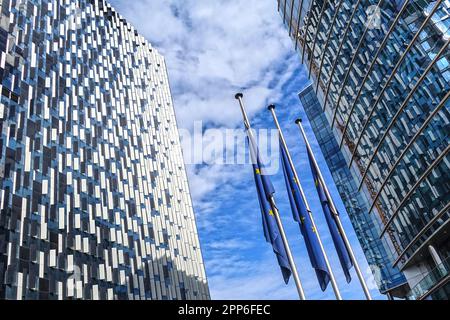 BRUXELLES, BELGIO - 12 MAGGIO 2018: Architettura moderna di QUELLA DI BRUXELLES, un edificio con appartamenti e uffici nel quartiere europeo Foto Stock