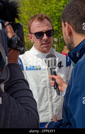 SAINT-ROMAIN, FRANCIA, 21 aprile 2023 : piloti alla fermata di metà giornata durante il rally Rhone-Charbonnieres. È uno dei più antichi raduni in Francia. Foto Stock