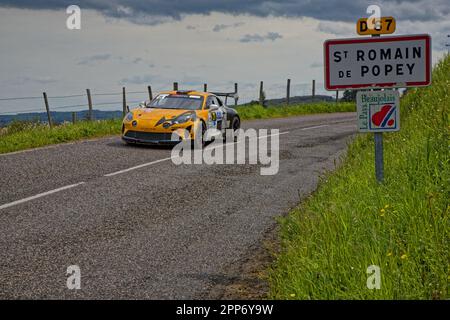 SAINT-ROMAIN, FRANCIA, 21 aprile 2023 : il rally Rhone-Charbonnieres corre sulle strade intorno a Lione per il campionato francese. È una delle più antiche ra Foto Stock