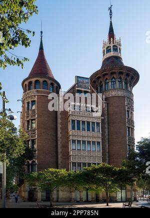 BARCELLONA, SPAGNA - 13 SETTEMBRE 2013: Edificio Casa Terrades (noto anche come Casa de les Punxes) Foto Stock