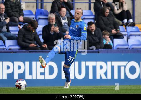 Birkenhead, Regno Unito. 22nd Apr, 2023. Niall Maher di Grimsby Town in azione. EFL Skybet Football League Two match, Tranmere Rovers contro Grimsby Town a Prenton Park, Birkenhead, Wirral sabato 22nd aprile 2023. Questa immagine può essere utilizzata solo per scopi editoriali. Solo per uso editoriale, licenza richiesta per uso commerciale. Nessun uso in scommesse, giochi o un singolo club / campionato / giocatore publications.pic di Chris Stading / Andrew Orchard sport fotografia / Alamy Live News Credit: Andrew Orchard sport fotografia / Alamy Live News Foto Stock