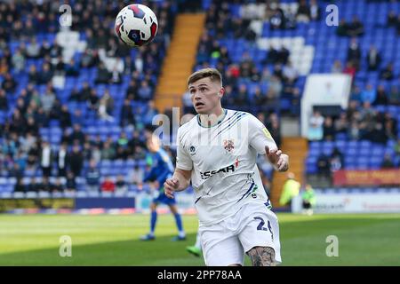 Birkenhead, Regno Unito. 22nd Apr, 2023. Harvey Saunders di Tranmere Rovers in azione. EFL Skybet Football League Two match, Tranmere Rovers contro Grimsby Town a Prenton Park, Birkenhead, Wirral sabato 22nd aprile 2023. Questa immagine può essere utilizzata solo per scopi editoriali. Solo per uso editoriale, licenza richiesta per uso commerciale. Nessun uso in scommesse, giochi o un singolo club / campionato / giocatore publications.pic di Chris Stading / Andrew Orchard sport fotografia / Alamy Live News Credit: Andrew Orchard sport fotografia / Alamy Live News Foto Stock