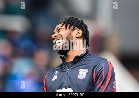 Peterborough, Regno Unito. 22nd aprile 2023Kyle Edwards (29 Ipswich Town) ride durante la partita della Sky Bet League 1 tra Peterborough e Ipswich Town a London Road, Peterborough sabato 22nd aprile 2023. (Foto: Kevin Hodgson | NOTIZIE MI) Credit: NOTIZIE MI & Sport /Alamy Live News Foto Stock