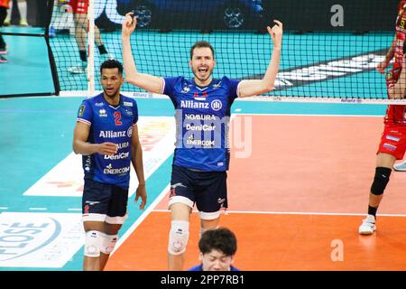 Milano, Italia. 22nd Apr, 2023. MATTEO PIANO (POWER VOLLEY MILANO) durante le semifinali Play Off - Allianz Milano vs Cucine Lube Civitanova, Pallavolo Serie A Campionato Men Superleague a Milano, Italia, Aprile 22 2023 Credit: Independent Photo Agency/Alamy Live News Foto Stock