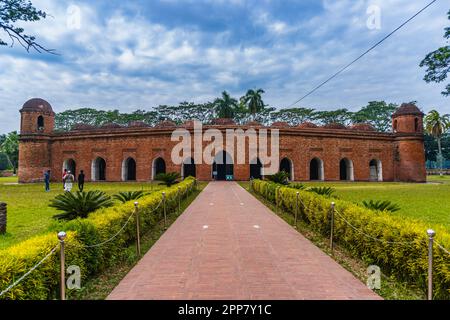 La sessanta Moschea della cupola a Bagerhat, Khulna, Bangladesh, fuoco selettivo Foto Stock