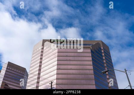 Toronto, ON, Canada - 19 aprile 2023: Quartier generale di Questrade a Toronto, ON, Canada. Questrade è una società di intermediazione online e una società di gestione patrimoniale. Foto Stock