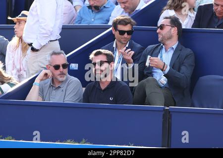 BARCELLONA, SPAGNA - 22 APRILE: Arturo Valls attore spagnolo durante il Barcelona Open Banc Sabadell 70 Trofeo Conde de Godo Semifinal al Real Club de Tenis Barcellona il 22 aprile 2023 a Barcellona, Spagna Foto Stock