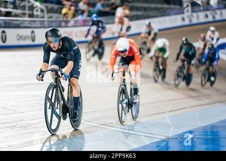 Milton, Canada. 22nd Apr, 2023. Foto di Alex Whitehead/SWpix.com - 22/04/2023 - Ciclismo - Tissot UCI Track Nations Cup, Round 3: Milton - Mattamy National Cycling Centre, Ontario, Canada - Men's Omnium - Corbin strong of New Zealand Credit: SWpix/Alamy Live News Foto Stock