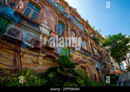 Facciata dipinta da Jalan Mahkamah Persekutuan, città vecchia di Kuala Lumpur, Malesia. Foto Stock