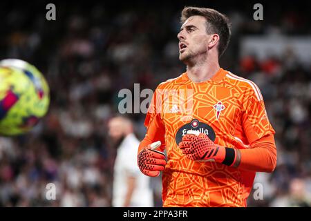 Ivan Villar di RC Celta de Vigo durante il campionato spagnolo la Liga partita di calcio tra Real Madrid e RC Celta de Vigo il 22 aprile 2023 allo stadio Santiago Bernabeu di Madrid, Spagna - Foto: Irina R Hipolito/DPPI/LiveMedia Foto Stock