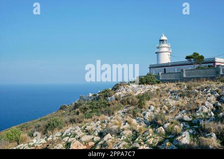 Faro di Cabo de San Antonio a Javea. Questo faro sorge sulle scogliere dell'omonimo capo, a 175 metri sul livello del mare. In Javea, Un Foto Stock