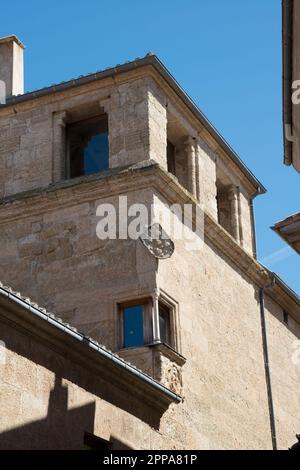 Il sito di Ciudad Rodrigo, arroccato in cima ad un'ascesa rocciosa sulla riva destra del fiume Águeda, è stato occupato fin dall'età neolitica. Noto anche come Foto Stock