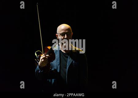 Bari, Italia. 22nd Apr, 2023. Lucio Fabbri (PFM) Credit: Independent Photo Agency/Alamy Live News Foto Stock