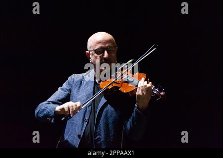 Bari, Italia. 22nd Apr, 2023. Lucio Fabbri (PFM) Credit: Independent Photo Agency/Alamy Live News Foto Stock