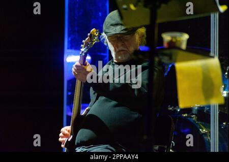 Bari, Italia. 22nd Apr, 2023. Patrick Djivas (PFM) Credit: Independent Photo Agency/Alamy Live News Foto Stock