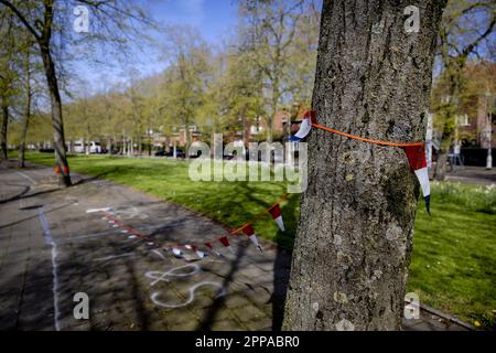AMSTERDAM - i primi posti per il Vrijmarkt sono già stati registrati sul Apollolaan. Nella capitale si stanno preparando i preparativi per il giorno del Re. ANP ROBIN VAN LONKHUIJSEN olanda fuori - belgio fuori Foto Stock